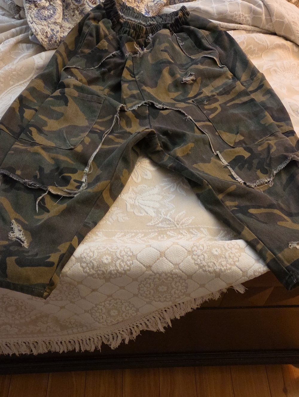 Women’s Camouflage Utility Cargo Pants - Olive Camo